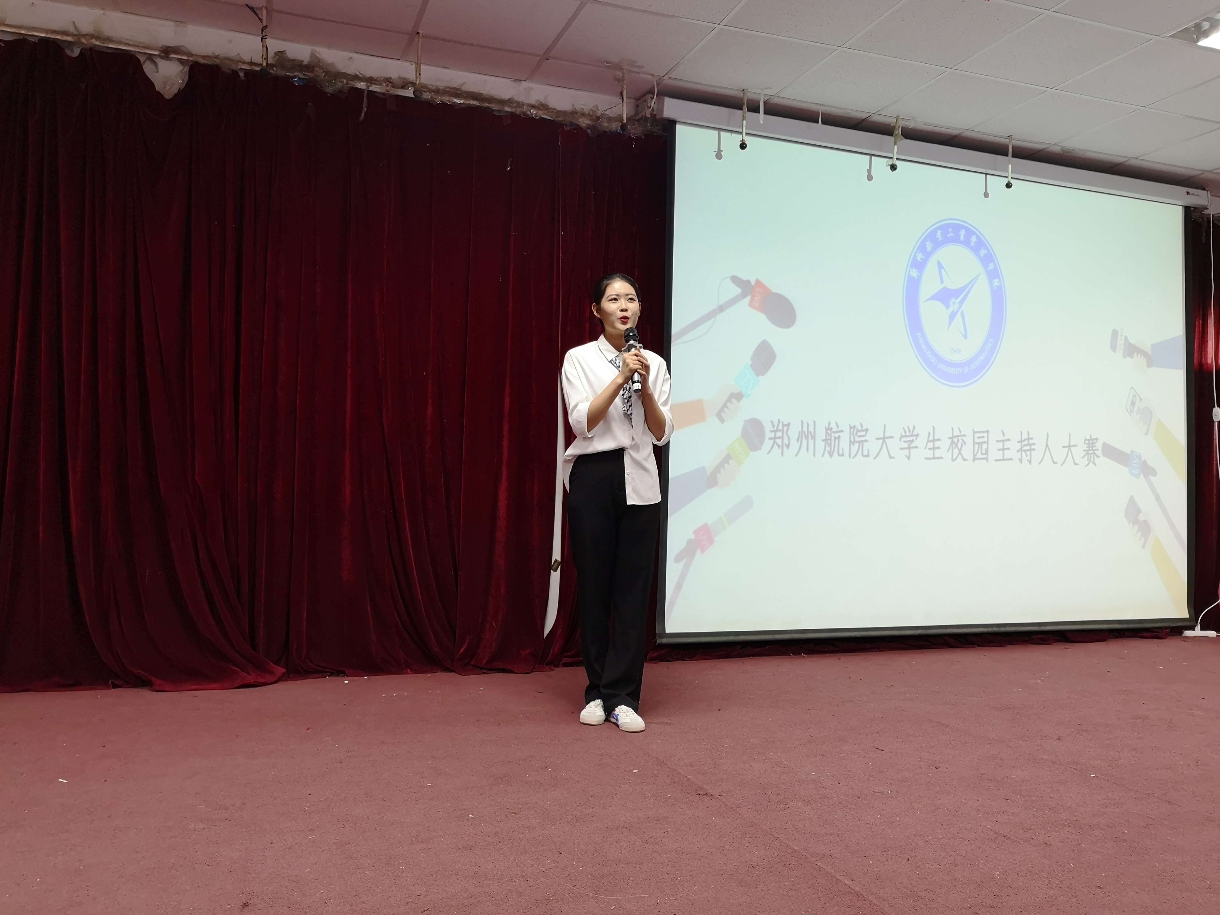 团建工作 正文  活动最后,杜悦老师进行了大赛点评,她针对选手的表现